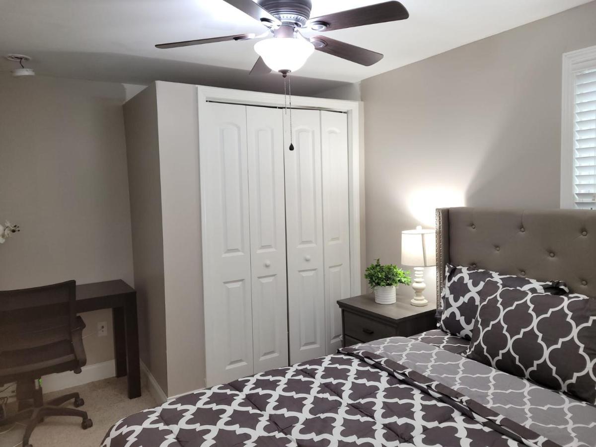 Apartment With Brand New Furniture And Large Parking Уэст-Сенека Экстерьер фото