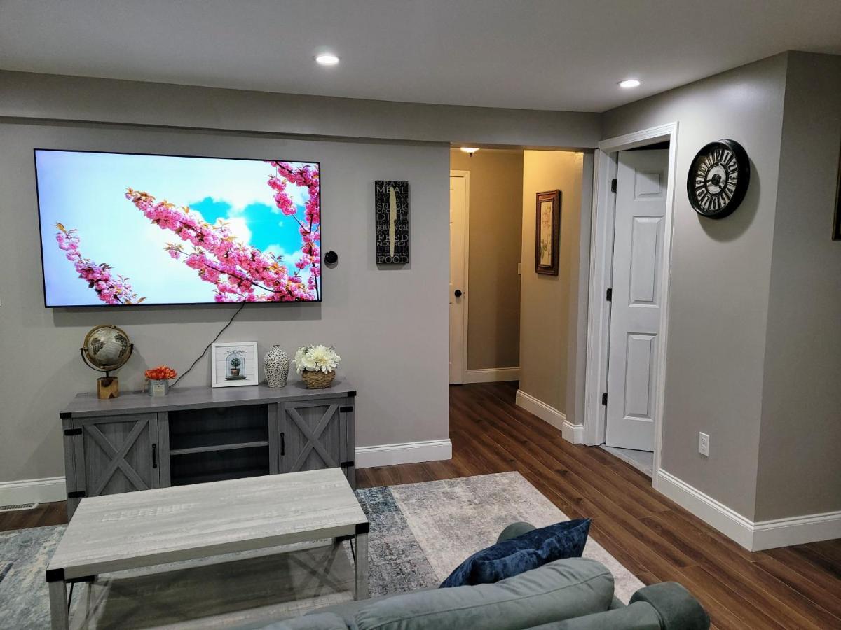 Apartment With Brand New Furniture And Large Parking Уэст-Сенека Экстерьер фото