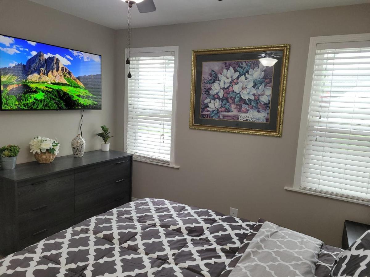 Apartment With Brand New Furniture And Large Parking Уэст-Сенека Экстерьер фото