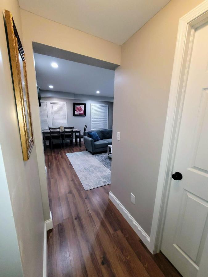 Apartment With Brand New Furniture And Large Parking Уэст-Сенека Экстерьер фото