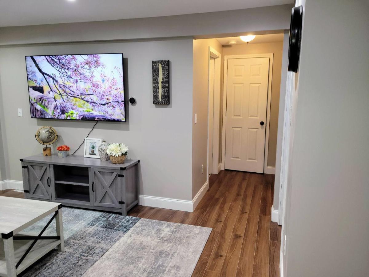 Apartment With Brand New Furniture And Large Parking Уэст-Сенека Экстерьер фото