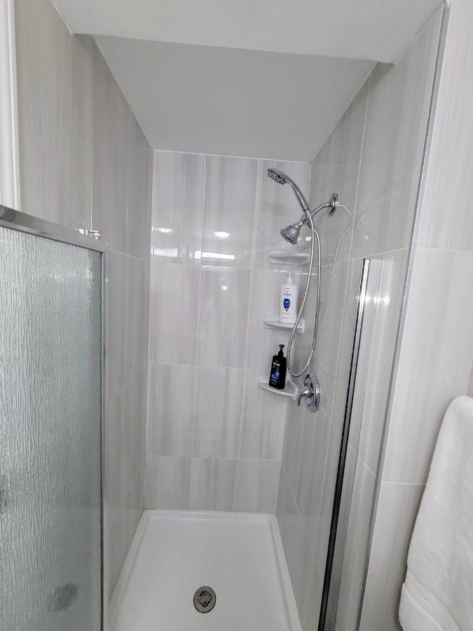 Apartment With Brand New Furniture And Large Parking Уэст-Сенека Экстерьер фото
