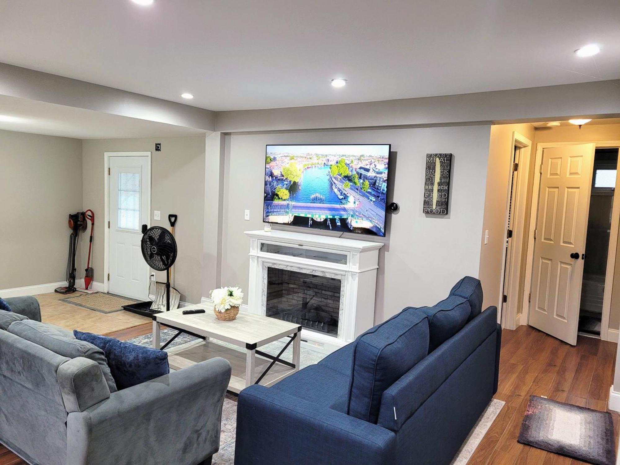 Apartment With Brand New Furniture And Large Parking Уэст-Сенека Экстерьер фото